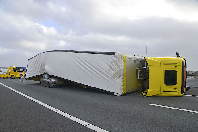 2022/37/20220218-15u42 GB 004 Stormschade A9 hm 39 afslag Haarlem-Zuid.jpg